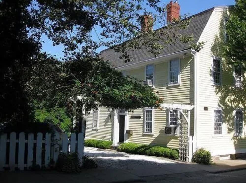 Admiral Farragut Inn Newport Exterior photo